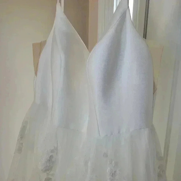 NWT Essense Of Australia Ivory Porcelain Gorgeous Stunning Wedding Gown, Sz 24 - Picture 4 of 15